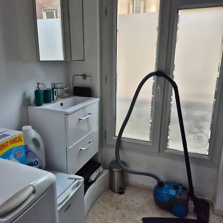 Bright 2-room Fully Equipped - Porte De Appartement