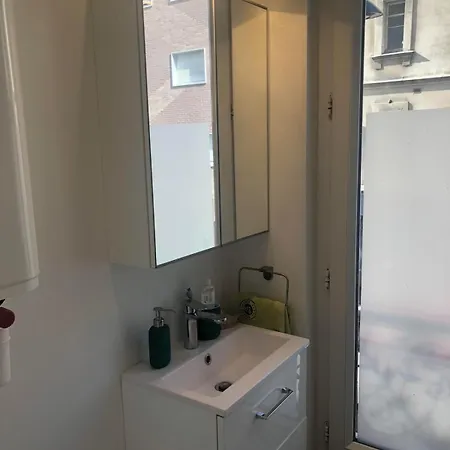 Bright 2-room Fully Equipped - Porte De Appartement Clichy